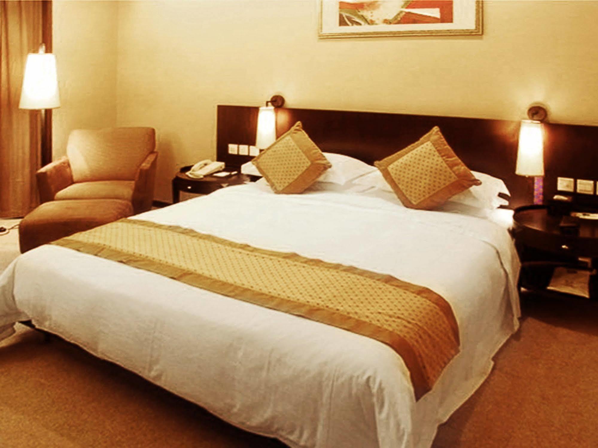 Dongguan Dongcheng International Hotel - Free Shuttle Buses For Executive Room Guests During Canton Fair Buitenkant foto